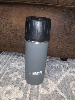 Thermos Matte Gray Insulated Bottle with Black Lid